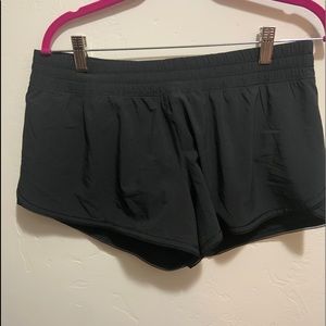 Lululemon seek the heat 2 shorts